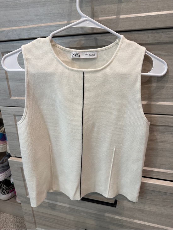 Zara Tops - Zara Cream Sleeveless knit Tank with Black Center Stitch